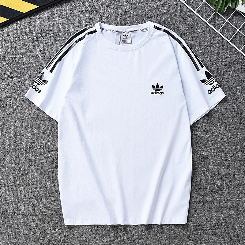 ADIDAS อาดิดาส 2025 เสื้อยืดลายทางสีขาวฤดูร้อนแขนสั้นรอบคอแฟชั่นระบายอากาศผู้ชายผู้หญิงเสื้อลําลอง สูงสุด