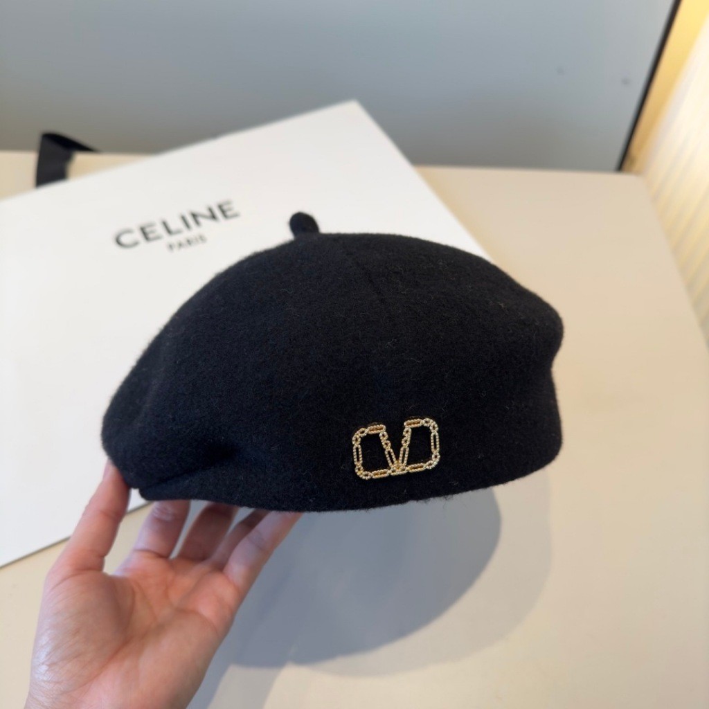 Valentino Beret หมวกเบเร่ต์ทําด้วยผ้าขนสัตว์ โลโก้โลหะสีดํา Classy All-Match CP