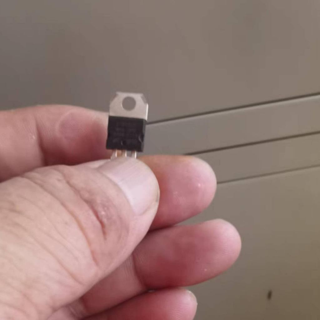 Niiyen L7805 Voltage Regulator, 10Pcs/Lot L7805 LM7805 7805 Voltage Regulator Output 5V 1.5A, Linear