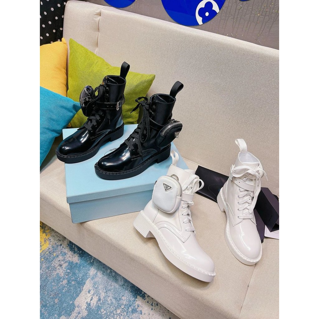 PD Place 2034 ฤดูใบไม้ร่วงและฤดูหนาวสไตล์ใหม่ กระเป๋าสุภาพสตรี และรองเท้าบูทหนา sole สำหรับใส่สบายทั