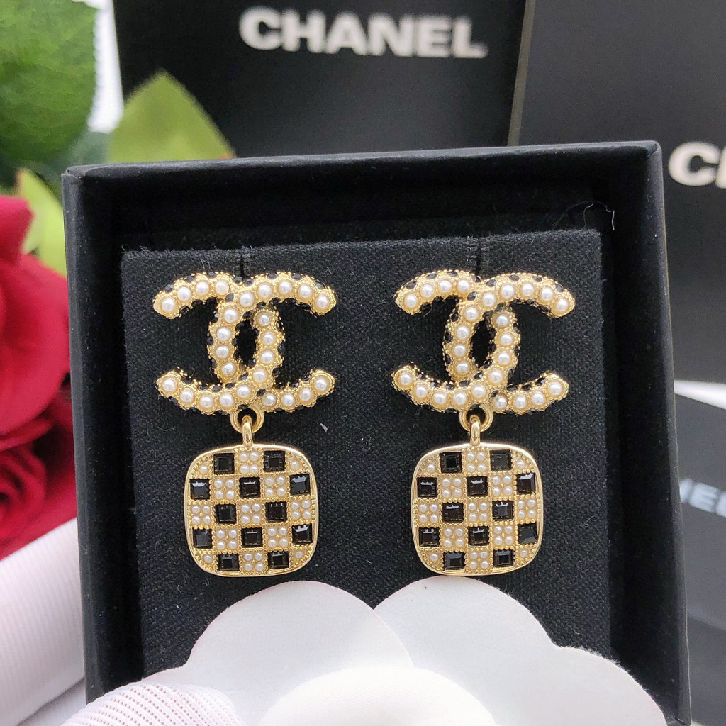 [Shopee Special Selection] Autumn Winter New Style Checkered Black Earing Retro Style Black Diamond 