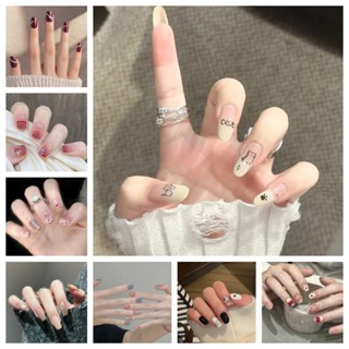 2025 24ชิ้นเล็บฝรั่งเศสเล็บปลอมชุดด้วยกาวอะคริลิเล็บเต็มปลาค…