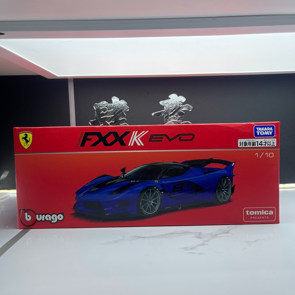 Bimei Gao 1: 18 Ferrari FXX K EVO รุ่นปกแข็งรถสีฟ้าทั้งรถสามารถเปิดประตูช่องเครื่องยนต์สามารถเปิดราย