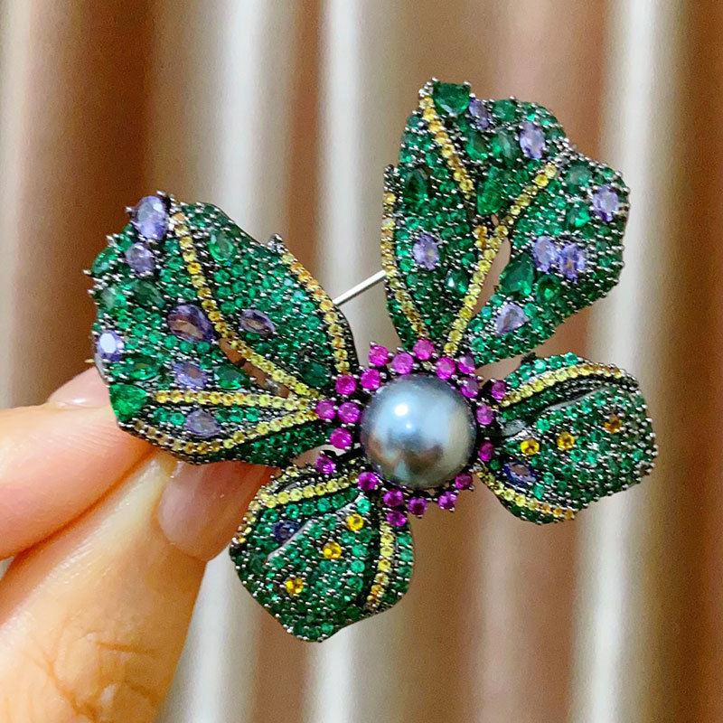 แฟชั่น Heavy Industry Micro-Inlaid Full Zirconium เข็มกลัดผีเสื้อความรู้สึกระดับไฮเอนด์ฤดูใบไม้ร่วงฤดูหนาวเสื้อผ้า Pin หญิงสไตล์ใหม่ประณีต