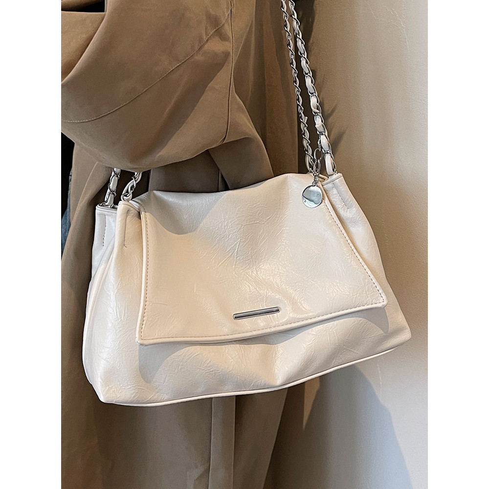 lyn กระเป๋า tote messenger สำหรับผู้หญิง ขนาดใหญ่ ทรงใหม่ในปี 2025 พร้อมสายสะพายโซ่ สไตล์แฟชั่น