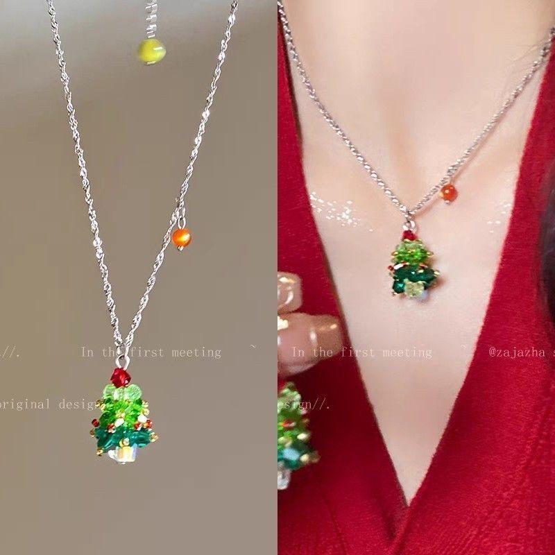 คริสต์มาสสร้อยคอต้นคริสต์มาสสําหรับผู้หญิงสไตล์ใหม่อินเทอร์เน็ตคนดังฤดูใบไม้ร่วงและฤดูหนาวบรรยากาศโซ่กระดูกไหปลาร้