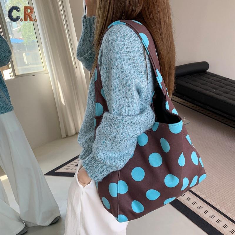 C.R.Tote bags สไตล์เกาหลี | กระเป๋าสะพายข้างลายจุดย้อนยุค | กระเป๋าผ้าทรงสมาร์ทสไตล์ขี้เกียจ | ดีไซน์สบายๆ เท่ | ของขวัญวันวาเลนไทน์