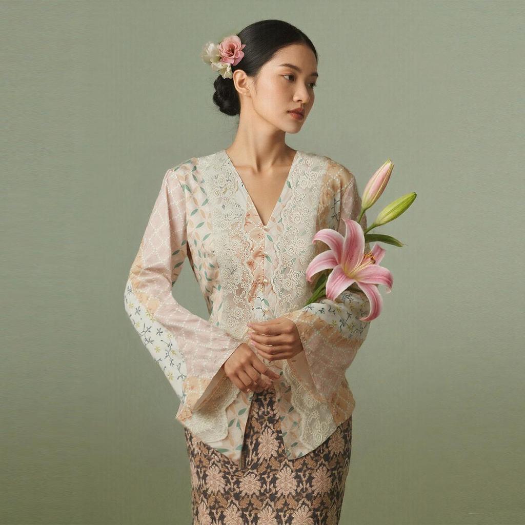 ชุดเดรส Nyonya Kebaya พิมพ์ลายและตกแต่งด้วยลูกไม้ สำหรับผู้หญิง