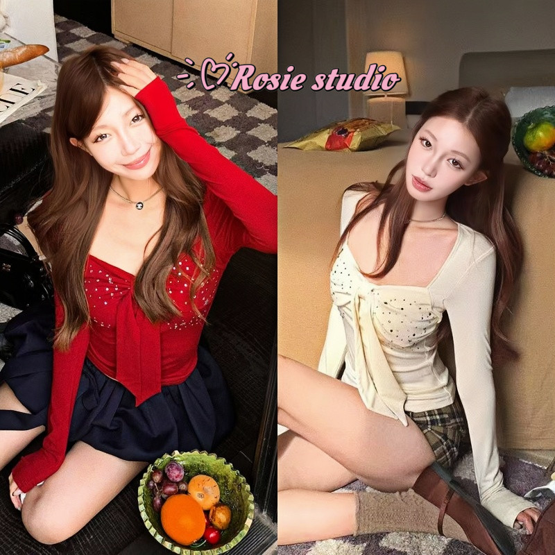 Rosie🌷พร้อมส่ง🎄เสื้อยืดแขนยาวผู้หญิงสีแดง เซ็กซี่แฟชั่นชุดไปเที่ยวแต่งเพชรดีไซน์เซือกผูกโปว์ เสื้อครอปทรงเข้ารูปดูแพง