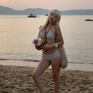 Hot.Bikini🎉🎉บิกินี่ ทูพีช stripe ชุดว่ายน้ำผู้หญิง sexy เว้าหลัง ผูกคอ ผ้าแห้งเร็ว ชุดไปทะเล เที่ยวทะเล พร้อมส่งในไทย