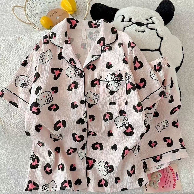 H-PJs ชุดนอนลายการ์ตูนใหม่ สินค้าขายดี ชุดนอนผู้หญิงน่ารักๆ แขนสั้น เสื้อคอปกเเขนสั้น เนื้อผ้านิ่ม ใ