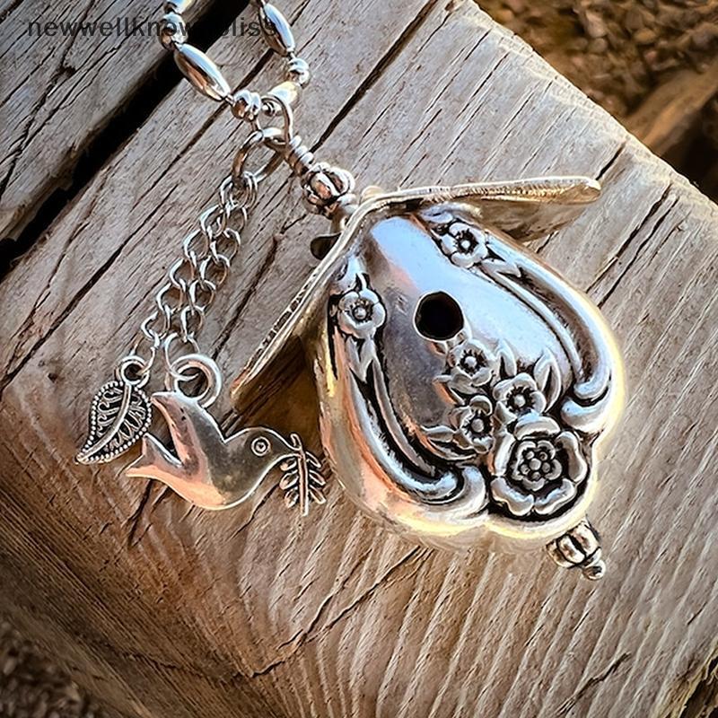 Newwellknownbliss แฟชั่น Hollow Silver-plated มีด Birdhouse สร้อยคอจี้ Vintage Handmade สร้อยคอสําหร