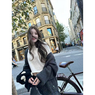  เสื้อยืดยาวแขนยาวคอกลมสไตล์อเมริกันเรียบง่าย สีพื้น หลวม ป้…