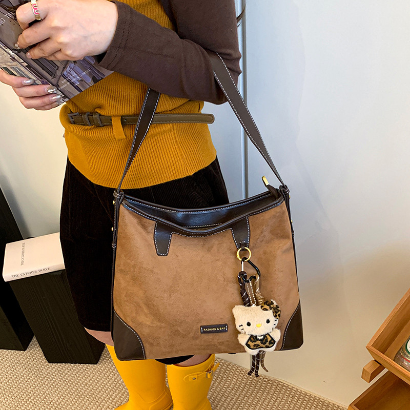 Retrorocket Commuter Tote Bag ขนาดใหญ่ สบายมือ พร้อมฟังก์ชันของ Messenger Bag