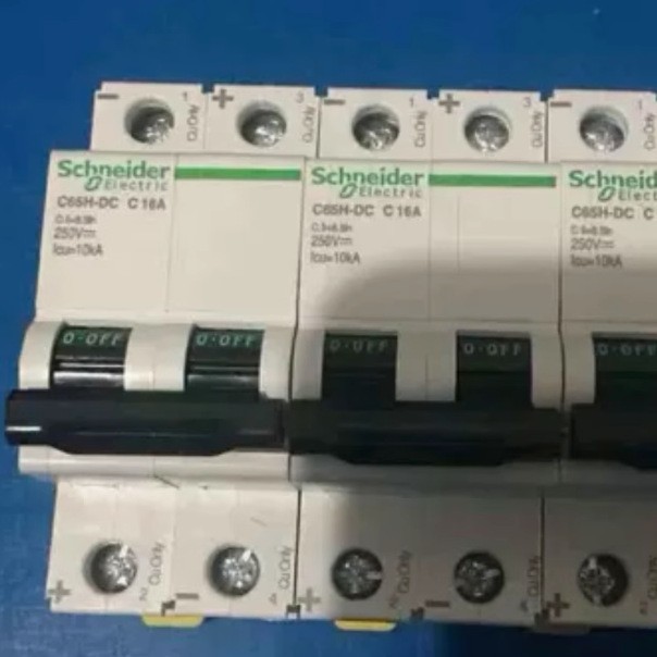 DC Circuit Breaker 2P 6A 10A/A9N61526/Curve A9N61528 Zhongshan Shiling Agent UTW1