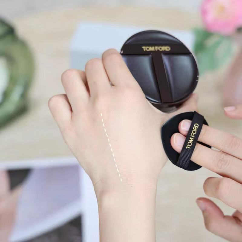 {YOLO แนะนํา TF Makeup Cushion Soft Focus Powder Oil Control ครีมกันแดดคอนซีลเลอร์ Moisturizing 12g