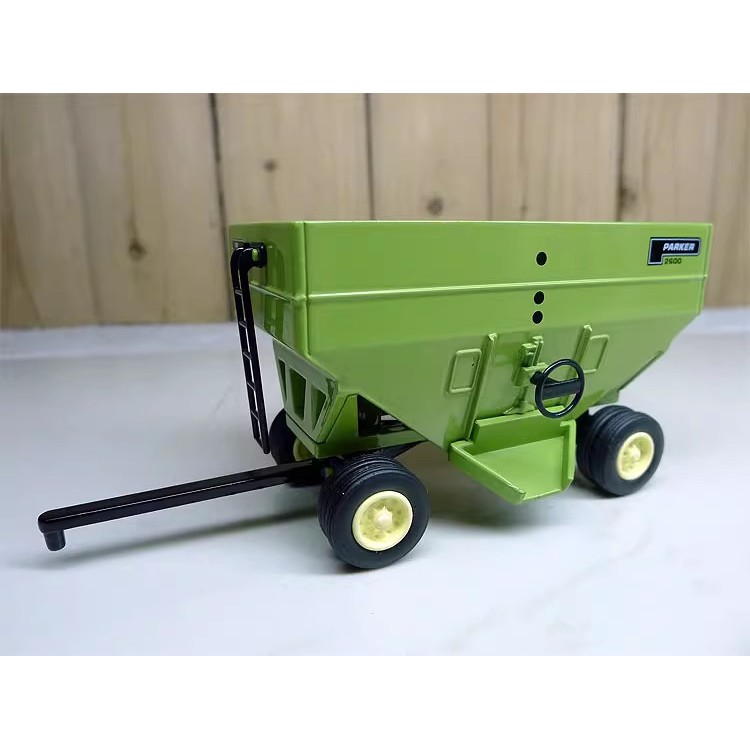 Parker Vintage 2600 Grain Tractor Alloy Tractor Model Collection SpecCast 1: 64