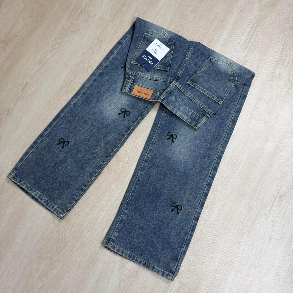 กางเกงยีนส์ขากระบอกกลาง สียีนส์แต่งเฟด ปักโบว์ ผ้าไม่ยืด ป้ายวินเทจ #6077 - รูปที่ 2