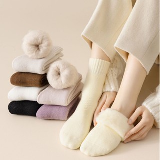 ถุงเท้าข้อกลางสีพื้น เนื้อผ้านุ่มสบาย เสริมความหนาเพื่อความอ…