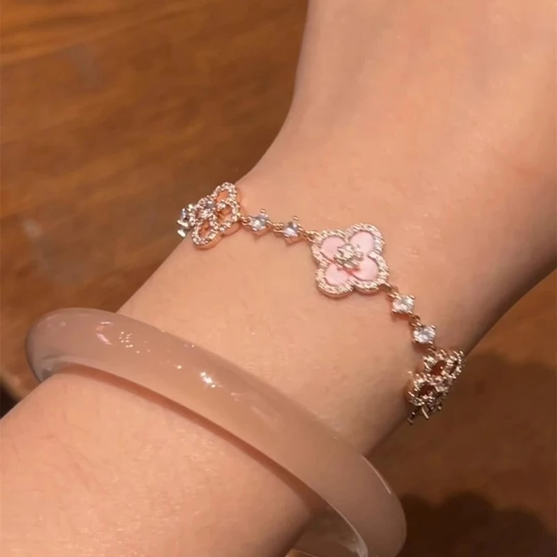 สร้อยข้อมือโคลเวอร์สี่ใบสีเงิน สำหรับผู้หญิง อุปกรณ์แต่งกายสไตล์เกาหลี ของขวัญวันเกิด thumbnail 9