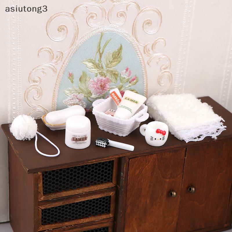 [ASIU] 1/12 Dollhouse Mini Simulation KT Cat Toiletries Cosmetics Kit Dollhouse Bathroom Decor Micro
