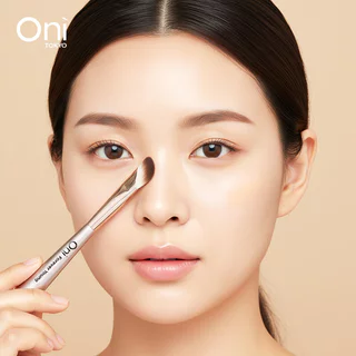 Oni Dual-Ended Nose Shadow & Contour Brush #Champagne แปรงเฉดดิ้งและคอนทัวร์ 2 หัวโอนิ สีแชมเปญ ขนนุ่มแน่น.