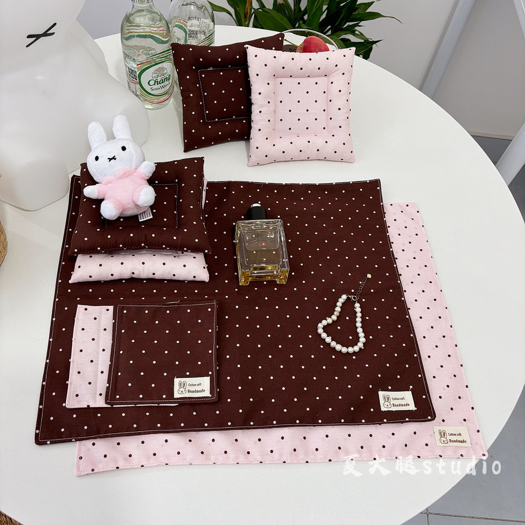 Ins สีชมพูสีน้ําตาลสีชมพู Polka Dot นุ่มน่ารัก Hand-Made Polka Dot ตาราง Mat Coaster Placemat ตกแต่ง Mat
