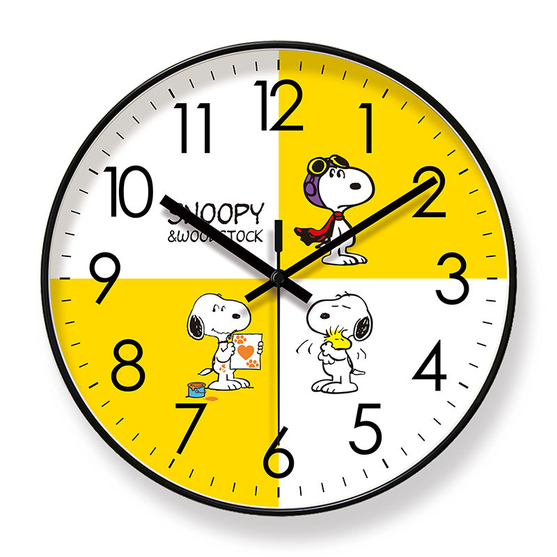 นาฬิกาแขวนห้องนั่งเล่นเงียบ Snoopy Early Education นาฬิกาในครัวเรือนนาฬิกาแขวนเงียบกวาดนาฬิกาควอทซ์ที่สอง