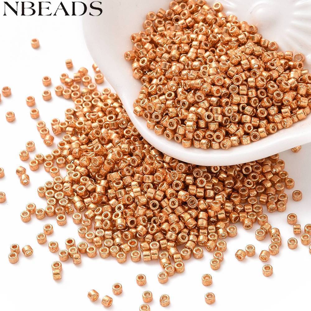 10gs กระบอกเมล็ดลูกปัดสีเมทัลลิคขนาด Goldenrod 2x1.5 มม.รู: 0.8 มม.ประมาณ 888 ชิ้น/10 กรัม