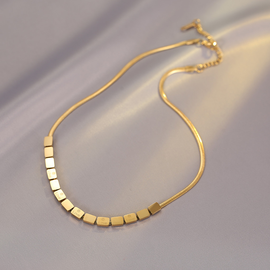 จี้สร้อยคอ สร้อยคอ Letter Female Premium Non-Fading Accessories Clavicle Chain Square