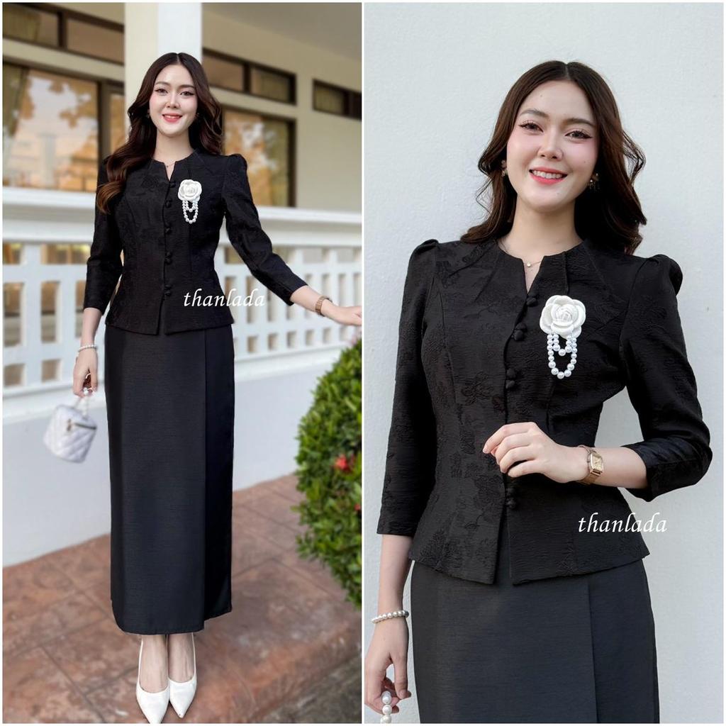 เสื้อรุ่น-ไลลาดาผ้ายกดอกเนื้อนิ่ม สวมใส่สบาย ดีไซน์คอไลลา แต่งกระดุมคู่สุดเก๋