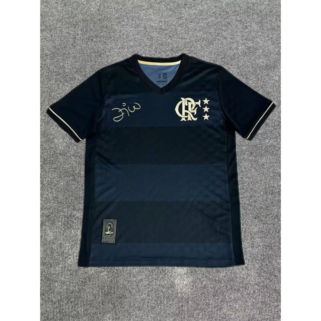 พัดลมรุ่น 2526 CR Flamengo Edition กับเสื้อฟุตบอลแขนสั้น ลายเซ็น.Flamengo Exclusive