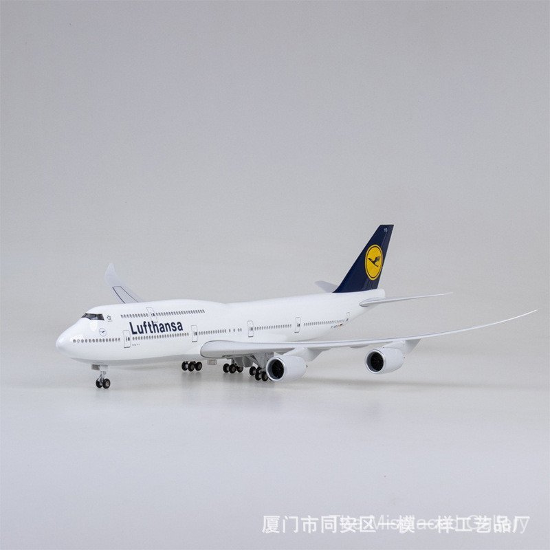 พร้อมล้อมีไฟ Hesa Airlines Boeing 747-8 จําลอง Civil Airlines เครื่องบินโดยสารเครื่องประดับของขวัญขอ