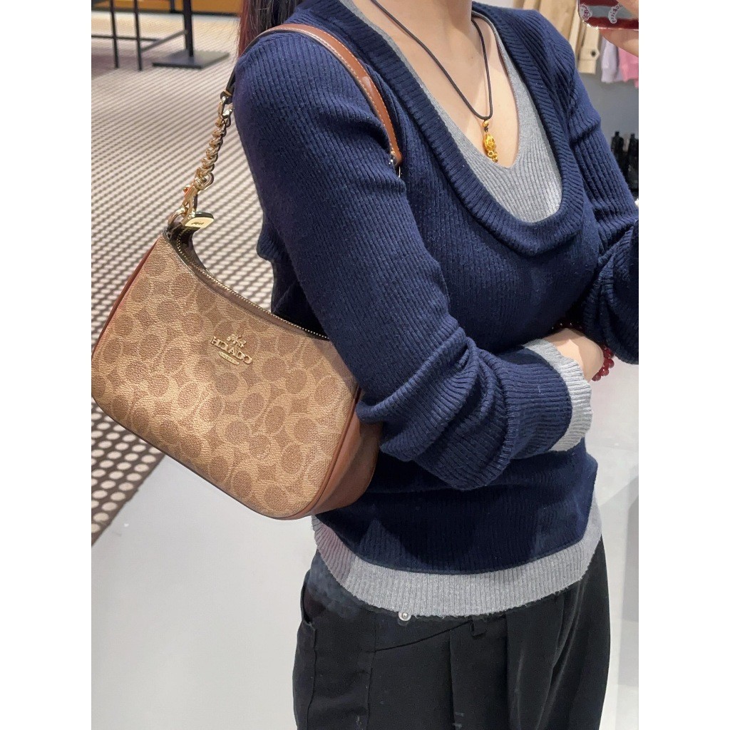 【สินค้าพร้อมส่ง】100%ของแท้ Outlet ปลอดภาษีCoach Teri 25 Crossbody Bag Little C Big C สามารถถอดและเปลี่ยนสายสะพาย 2เส้น - รูปที่ 3