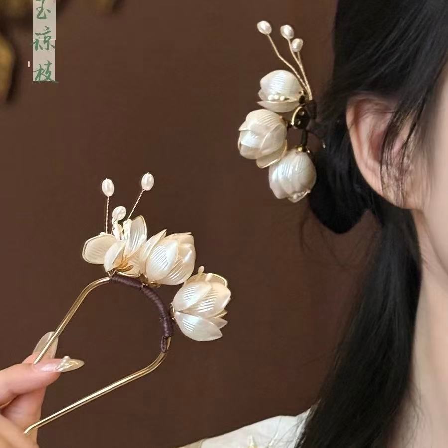 กิ๊บติดผมรูปตัว U White Magnolia Bud หรูหราและมีเสน่ห์ เหมาะสำหรับ Updos และ Cheongsam