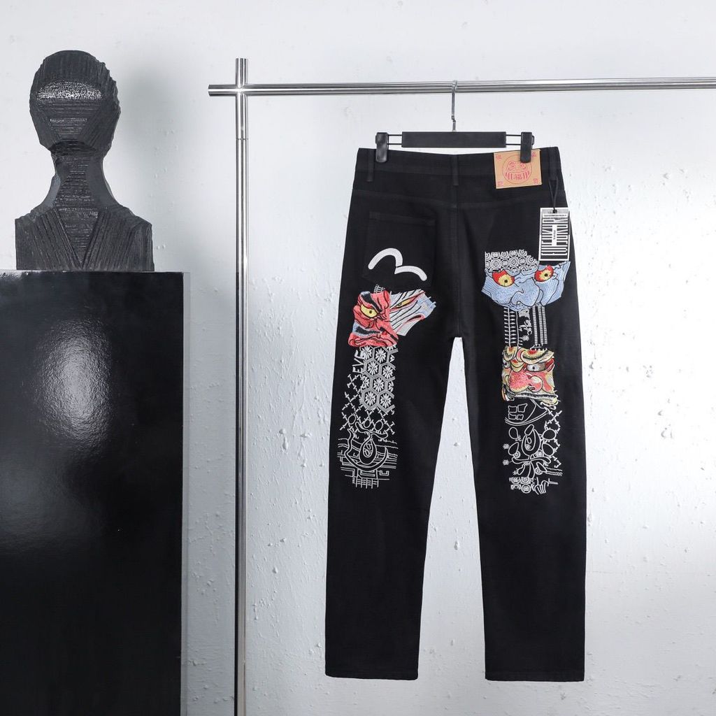 กางเกงยีนส์ทรงหลวมสำหรับผู้ชาย จากแบรนด์ Evisu