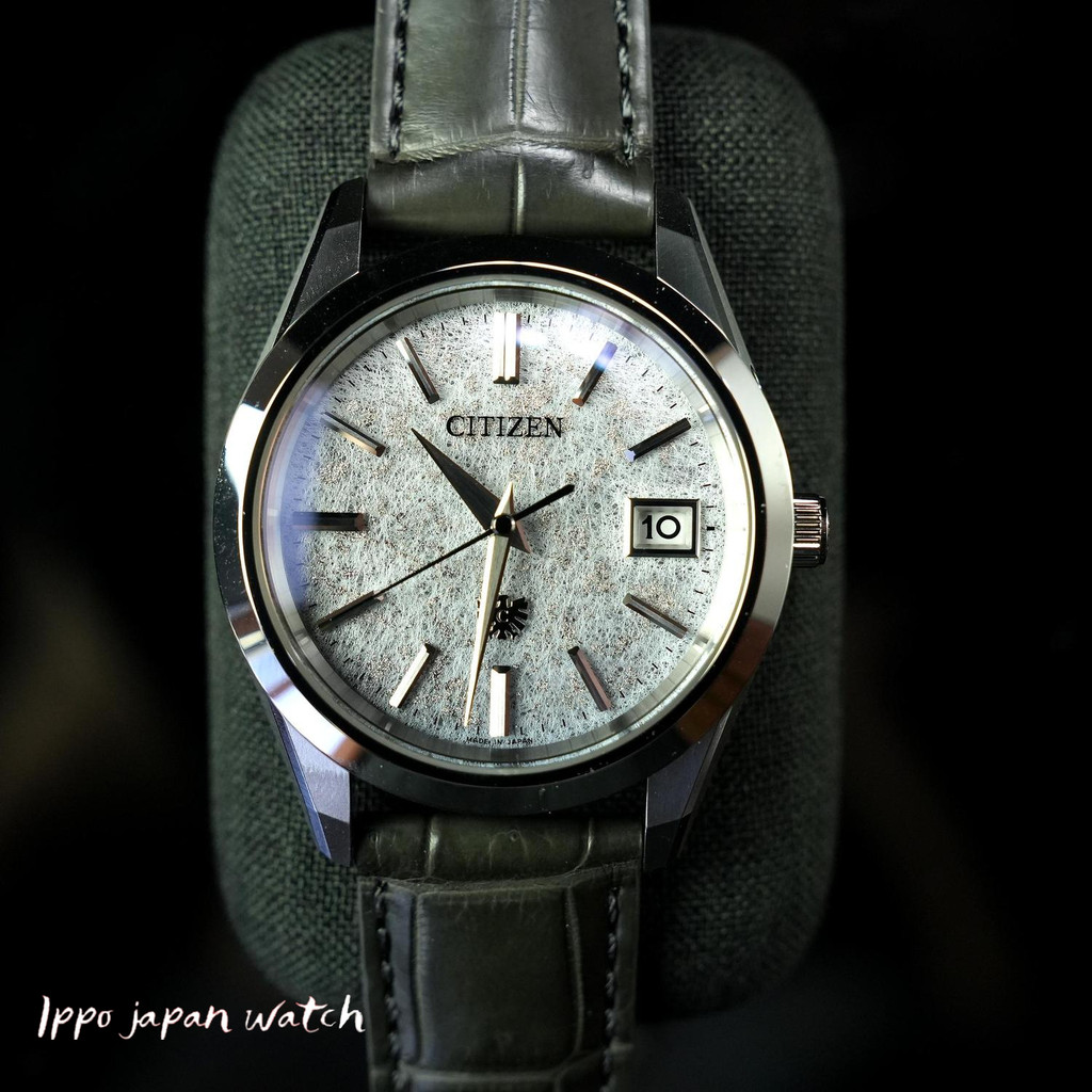 JDM WATCH ★ Citizen Eco-Drive Super Titanium สายหนังสำหรับผู้ชาย รุ่น AQ4100-22A A060 กระจกคริสตัลแซ