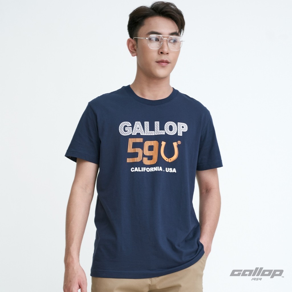 GALLOP เสื้อยืดผู้ชาย ลายพิมพ์ ทำจากผ้าฝ้ายแท้ สวมใส่ง่ายและสบาย
