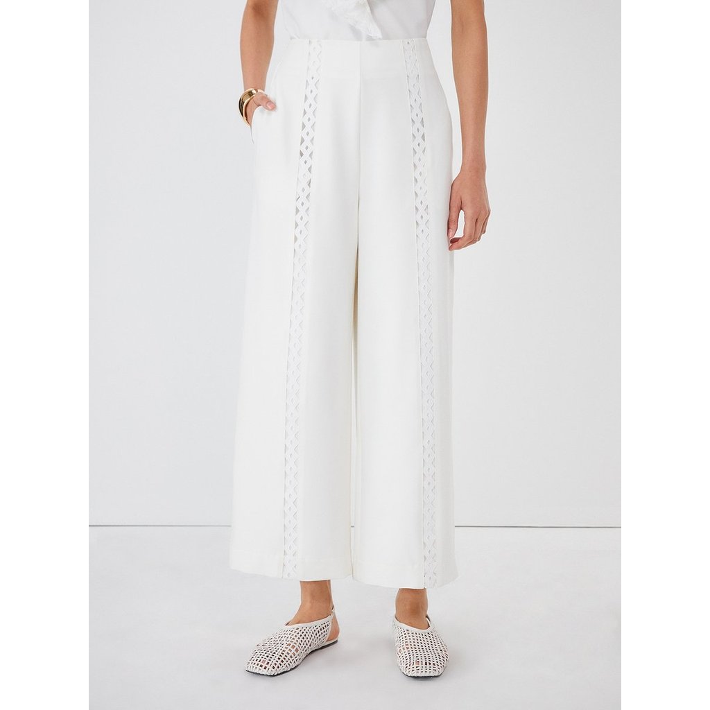 [Pomelo] กางเกงขากว้างแต่งลายฉลุ / Eyelet Wide Leg Trousers