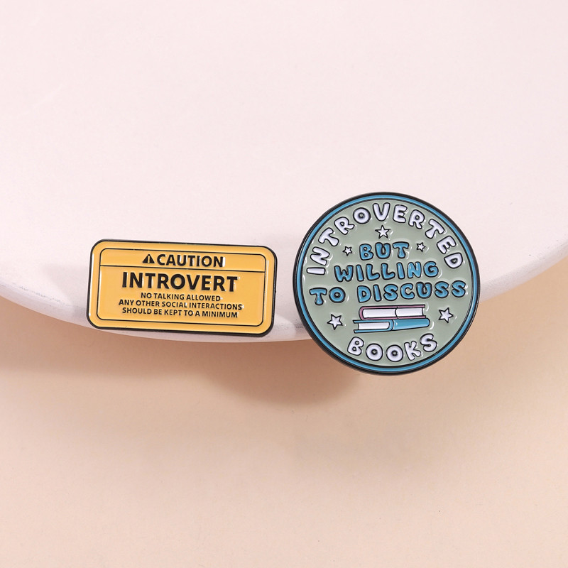 Introvert-Themed Badge ป้ายเตือนออกแบบเข็มกลัดสังคม Anxious ตลก Pin เสื้อผ้ากระเป๋าเป้สะพายหลังอุปกรณ์เสริมของขวัญ
