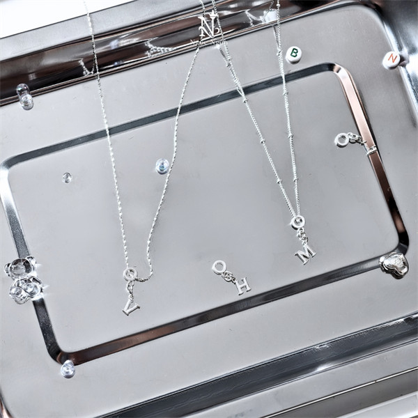 สร้อยคอเงิน ส925 พร้อมชาร์มตัวอักษรส่วนบุคคล - มีเสน่ห์ สง่างาม ความหมาย