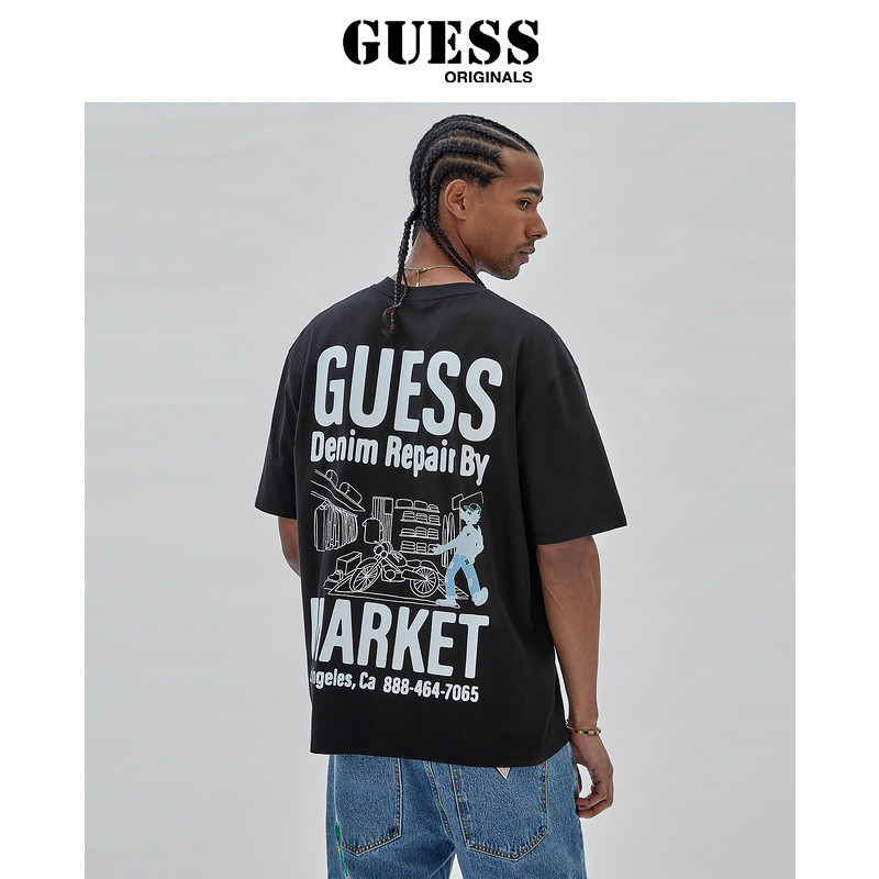 GUESS เสื้อยืดแขนสั้นคอกลมพิมพ์ลายตัวอักษรการ์ตูนสําหรับผู้ชาย M3BI91K9XF1