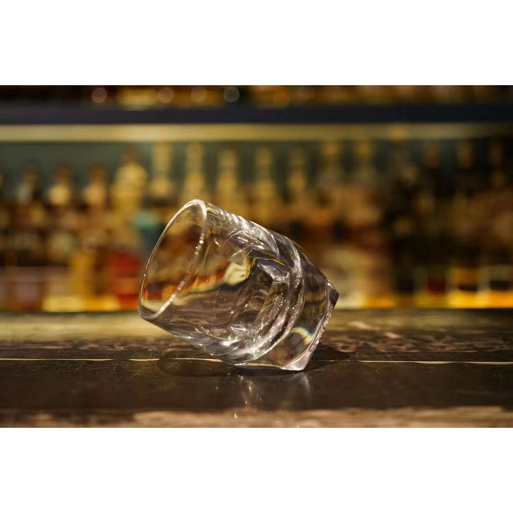 Johnnie Walker Johnnie Walker พร้อมแก้ววิสกี้ แก้วไอศกรีม แก้วไวน์แบบตะวันตก ไม่มีกล่อง