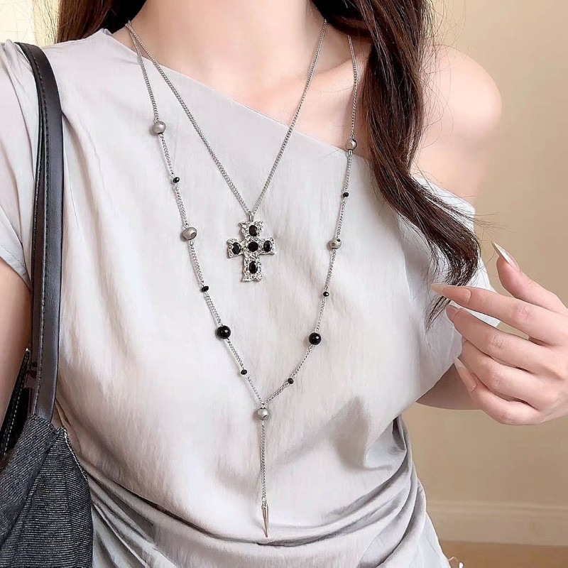 [Bo Ye] Dark Sweet Cool Multi-Layered Cross สร้อยคอผู้หญิง y2k เอเชียวัฒนธรรมสาวร้อน Clavicle Chain 