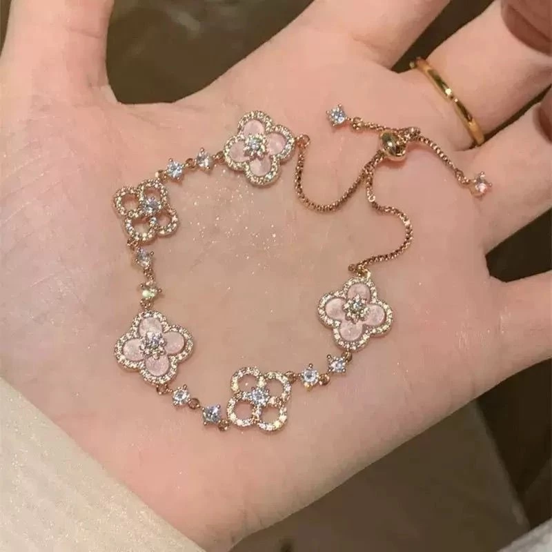 สร้อยข้อมือโคลเวอร์สี่ใบสีเงิน สำหรับผู้หญิง อุปกรณ์แต่งกายสไตล์เกาหลี ของขวัญวันเกิด thumbnail 5