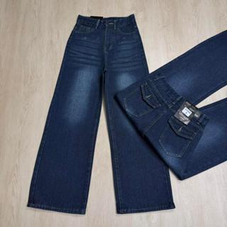 กางเกงยีนส์สีมิดไนท์บลูเข้ม กระเป๋าหลังมีฝาปิด ผ้าไม่ยืด ป้า…