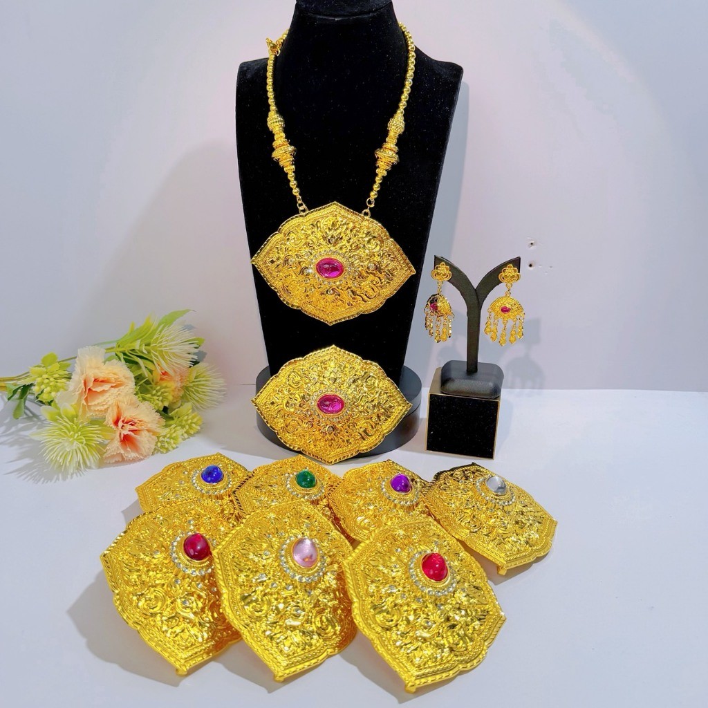 สร้อยตีลายโบราณ สลักลายได้อย่างสวยงาม เหมาะสำหรับผู้ใหญ่ สวมใส่กับชุดไทยชุดนางรำในการแสดงงานต่างๆ