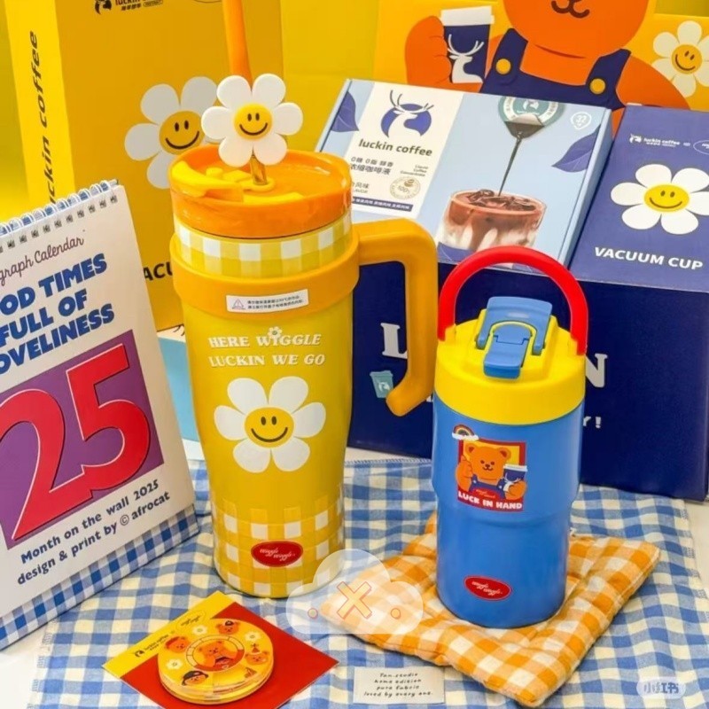 ✨Luckin แก้วกาแฟสีสันสดใส Dopamine Wiggle Wiggle แก้วเก็บความร้อนพกพา แก้วมักก์ แก้วน้ำ