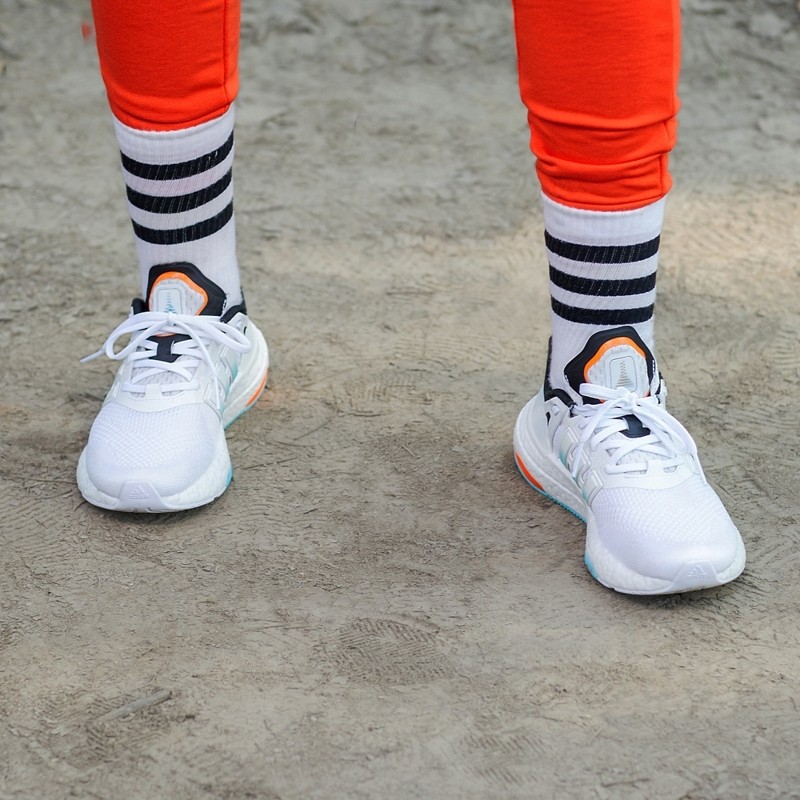 Adidas adidas adidas Official EQUIPMENT+รองเท้าผ้าใบวิ่งผู้ชายผู้หญิง GW5836