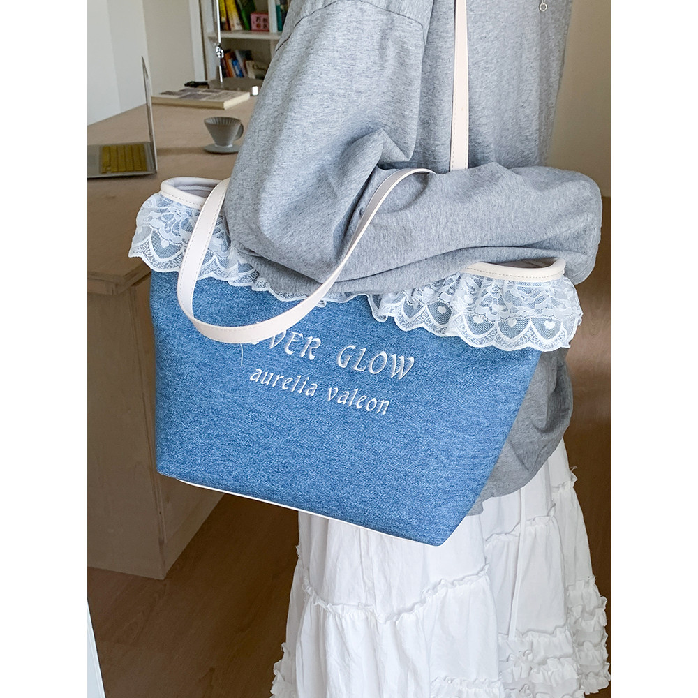 lyn กระเป๋า tote หนังdenim สไตล์เกาหลีหวาน สำหรับผู้หญิง ปี2025 ขนาดใหญ่มาก